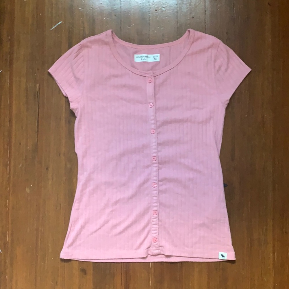 cute button  shirt!! super trendy and breathable!